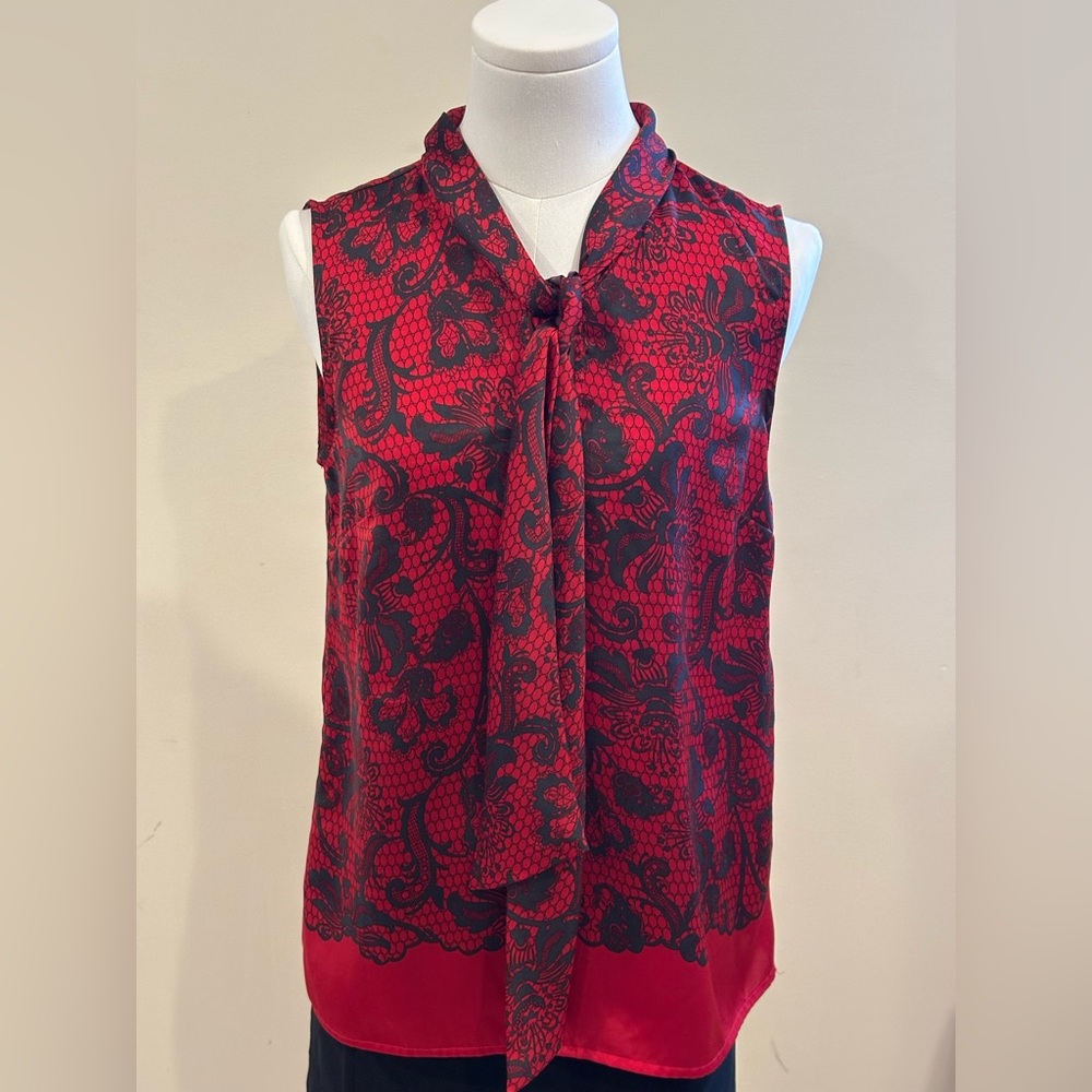 Halogen Red & Black Sateen Floral Print Sleeveless. Tie In Front Sz XS.